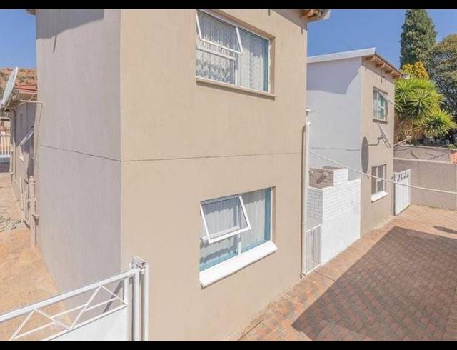 3 BEDROOM PROPERTY TO RENT IN BEZUIDENHOUT VALLEY